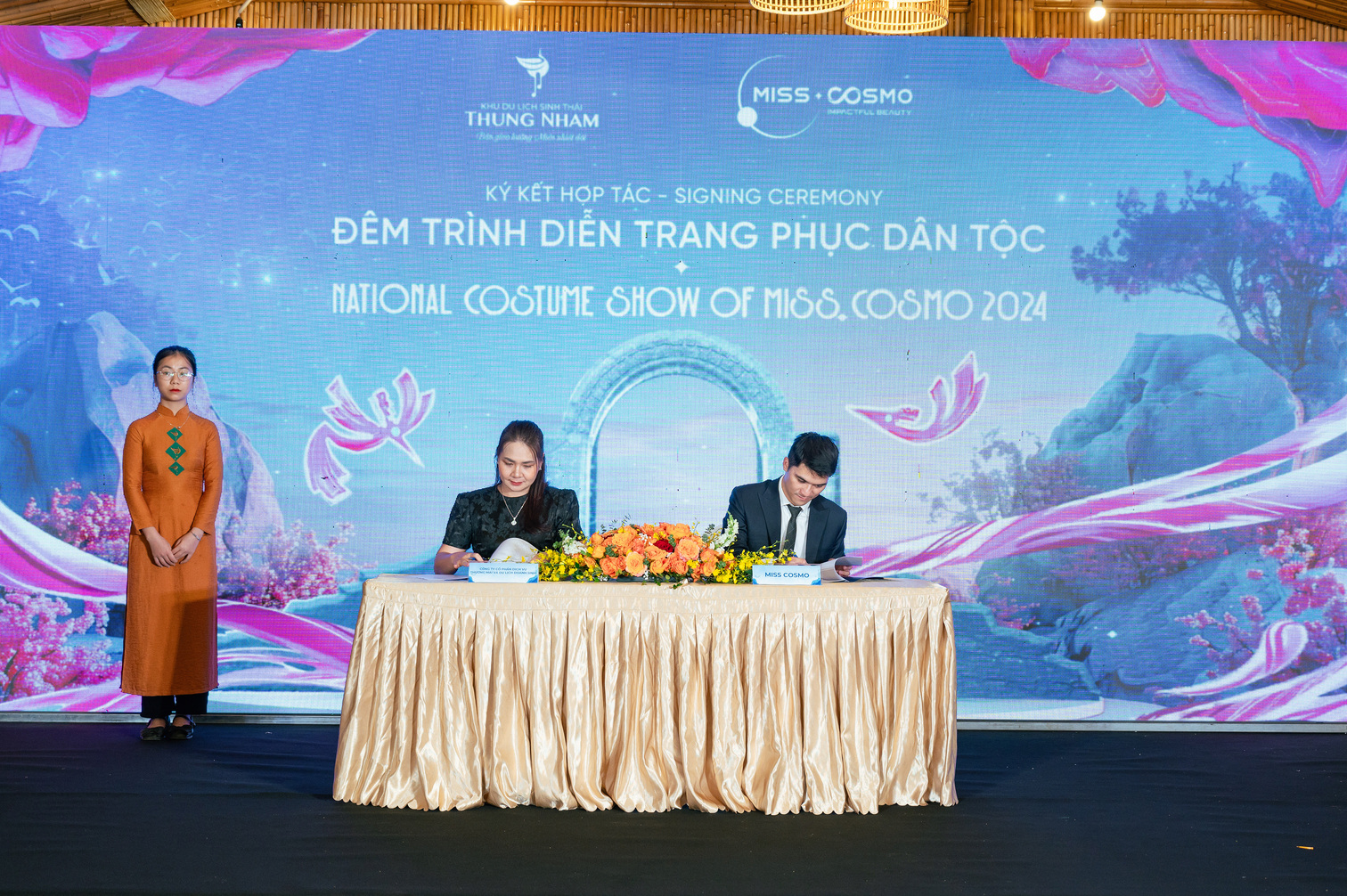 Họp báo công bố lịch trình và đêm trình diễn trang phục dân tộc Miss Cosmo 2024