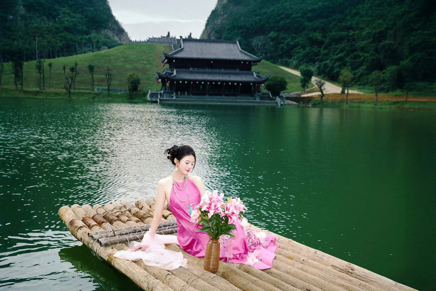 Thung Ui tour trong ngày (Thung Ui - Hoa Lư - Tuyệt tình cốc - Phố cổ Hoa Lư): Đặc điểm, lịch trình, giá bán, kinh nghiệm đặt tour và công ty uy tín